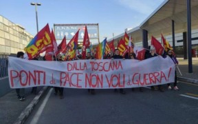 Buruh Italia Protes Pengiriman Senjata ke Ukraina dalam Samaran Bantuan Kemanusiaan