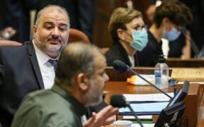 Legislator Arab Tangguhkan Dukungan, Kabinet Ringkih Bennett Kembali Terguncang