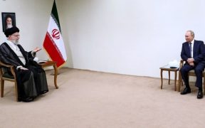 Ayatullah Khamenei: AS Harus Diusir dari Kawasan Subur dan Kaya Minyak di Timur Eufrat Suriah