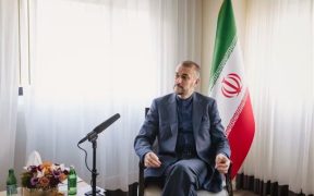 Abdollahian: Iran Bukan Tempat Orang Bisa Seenaknya Lakukan Kudeta atau Revolusi Warna