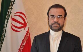 Iran: Korporasi AS dan Jerman Penyuplai Senjata Kimia ke Saddam Harus Diadili