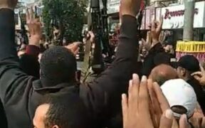 Bagi-bagi Kue Ekspresikan Suka Cita, Warga Palestina Dukung Pembalasan dan Operasi Anti-Zionis Kedua di Quds