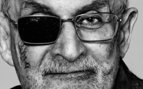 Satu Matanya Nyaris Buta, Jari Tangannya Mati Rasa, Salman Rushdie Tidak Bisa Menulis Lagi