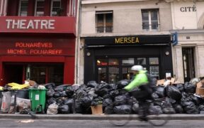 Dampak Pemogokan Massal atas Paris, Kota dengan 4.400 Ton Sampah yang Tak Kunjung Diangkut