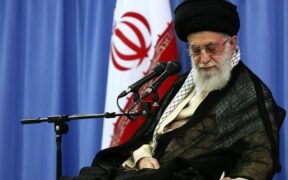 Ayatullah Khamenei: Semua Ulama Islam Sepakati Hukuman Terberat untuk Penista Alquran