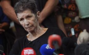 Kecam Tekanan Tel Aviv, Anak Tawanan Israel yang Dibebaskan Al-Qassam Sebut Ibunya ‘Bukan Boneka Siapa pun’