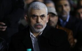 Al-Sinwar: Hamas Siap Tukar Semua Tahanan Palestina di Penjara Israel dengan para Sandera Zionis di Tangannya