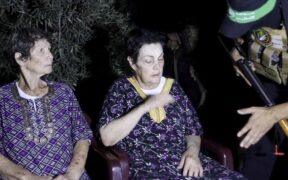 Tawanan Wanita Israel yang Dibebaskan Hamas: Mereka Perlakukan Wanita dan Pasien dengan Sangat Baik