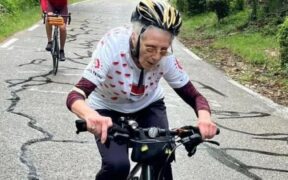 Salut, Lansia 82 Tahun Bersepeda Naik Gunung untuk Galang Dana bagi Gaza