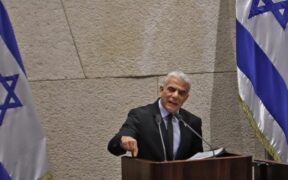 Lapid: Israel Terperangkap di Tangan Segerombolan Orang Gila
