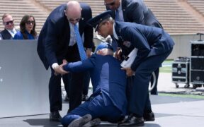 Imbas Performa ‘Mengerikan’ Biden di Debat Pilpres, Ketua DPR AS: Dia Mesti Dimakzulkan!