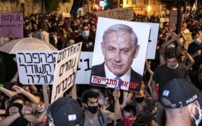 Keluarga para Tawanan Israel Turun ke Jalanan Tel Aviv, Usung 27 Peti Mati