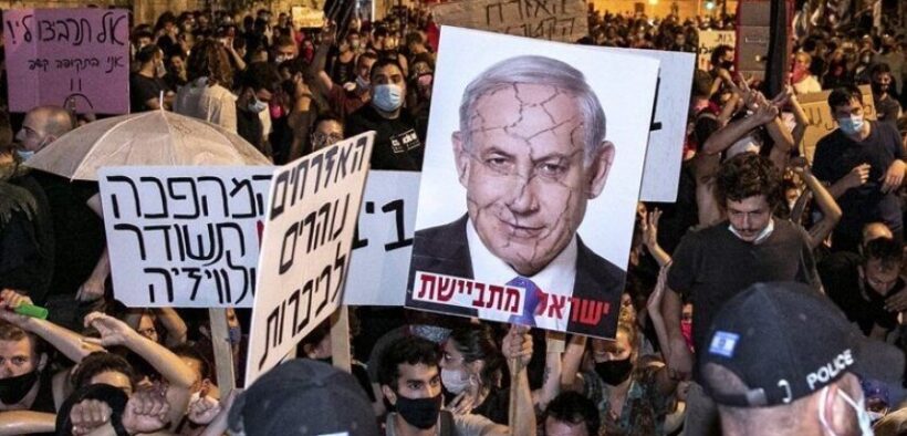 Keluarga para Tawanan Israel Turun ke Jalanan Tel Aviv, Usung 27 Peti Mati