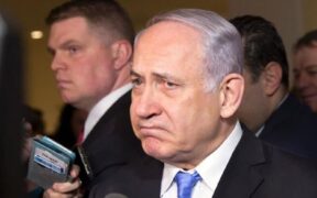 Gusar Jadi Sasaran Kritik, Kantor Netanyahu Larang Gantz dan Eizenkot Intervensi Kabinet Perang