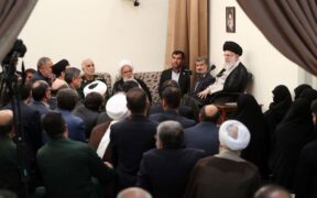 Imam Ali Khamenei: "Tidak Semua yang Terlintas di Pikiran Perlu Dipublikasikan!"