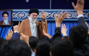 Imam Ali Khamenei: Musuh akan Dapatkan ‘Balasan Menghancurkan’ atas Tindakannya terhadap Iran dan Poros Perlawanan