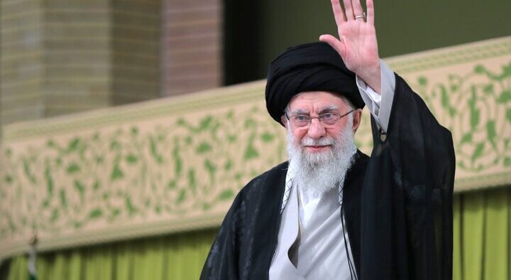 Ayatullah Khamenei Tekankan Urgensi Kesinambungan Perlawanan Bangsa Iran yang Sukses Lemahkan Amerika dan Arogansi Global