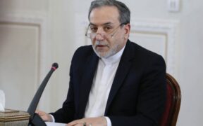 Araghchi: Teheran akan Kaji Jika Damaskus Minta Iran Kirim Pasukan